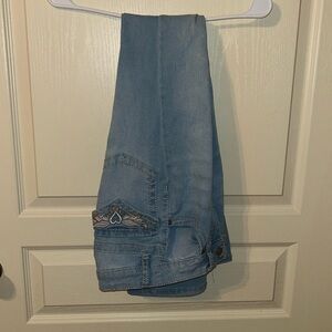 Trendy Austin Landing Light-Wash Winged Heart Jeans